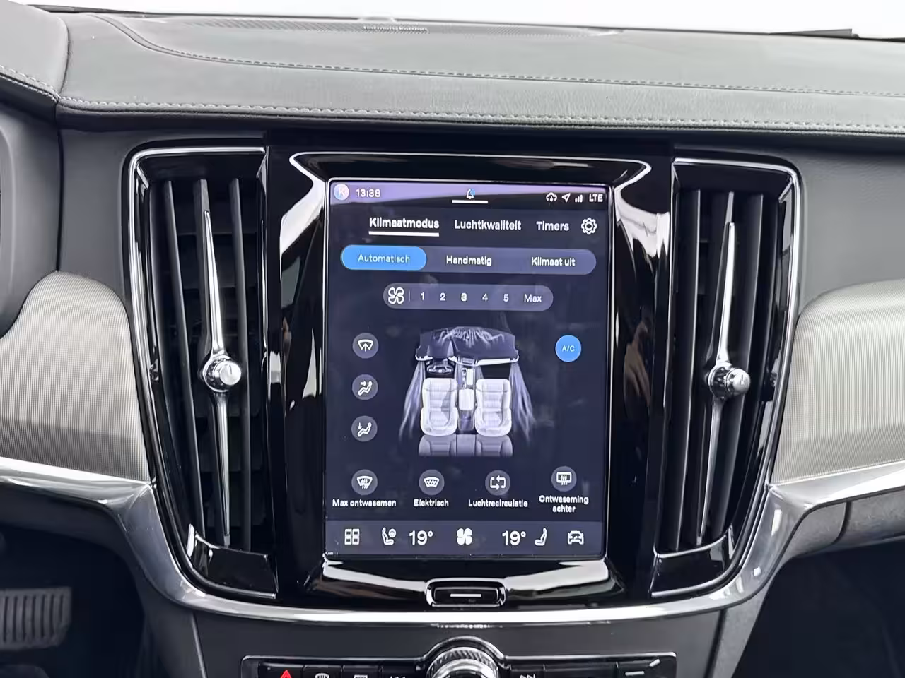 Volvo V90 T6 Recharge Long Range Plus Bright | 19" | Luchtvering | Panoramadak | Elektr. verst. Stoe