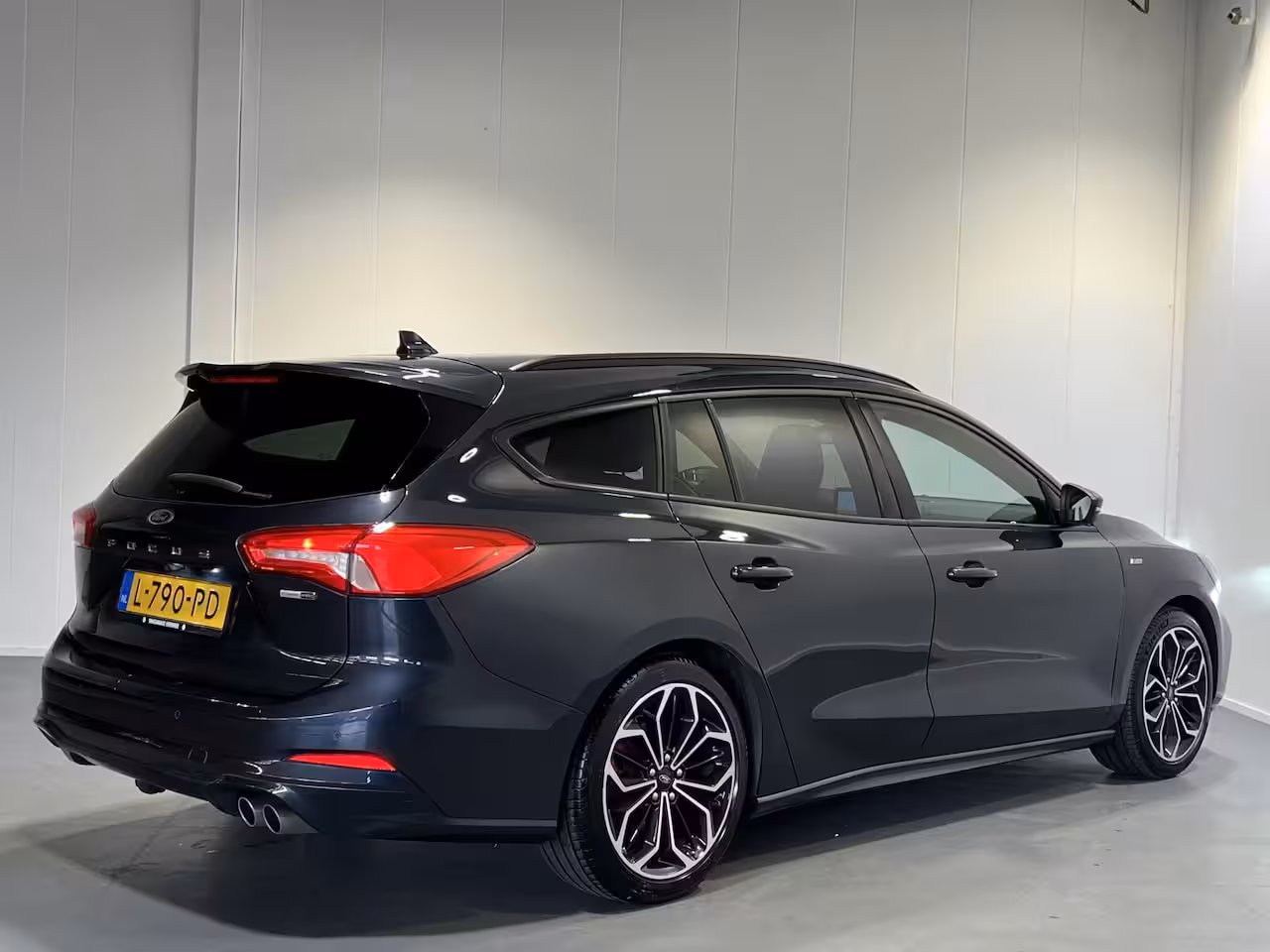 Ford Focus Wagon 1.0 EcoBoost Hybrid ST Line X Business | Navigatie/Android/Apple Carplay | LM Velgen 17" |