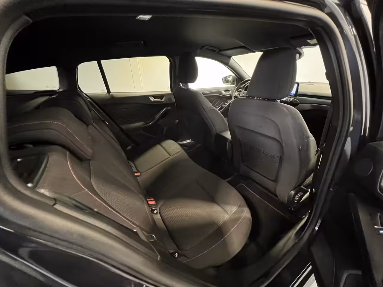 Ford Focus Wagon 1.0 EcoBoost Hybrid ST Line X Business | Navigatie/Android/Apple Carplay | LM Velgen 17" |