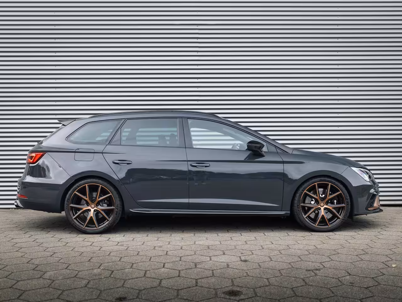 Seat Leon ST 2.0 TSI CUPRA R 4DRIVE BLACKNESS GREY CARBON