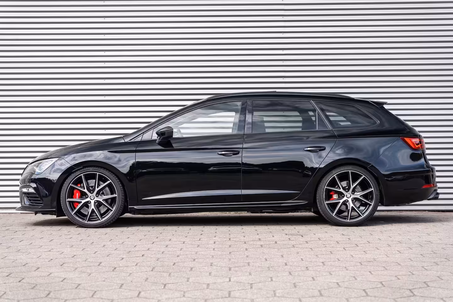 Seat Leon ST 2.0 TSI 4DRIVE CUPRA CARBON EDITION PANO BEATS