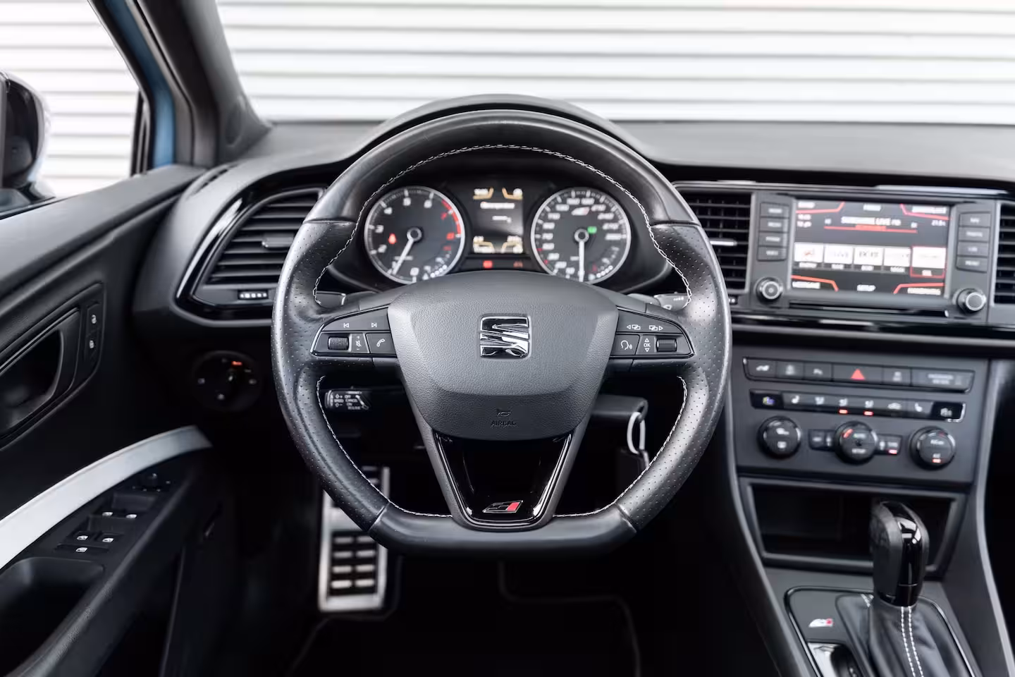 Seat Leon ST 2.0 TSI CUPRA 290 PANO SCHAALSTOELEN SEATSOUND