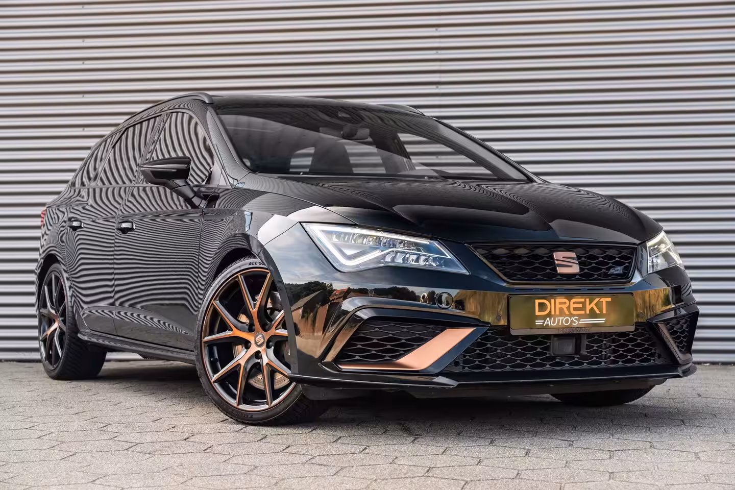 Seat Leon ST 2.0 TSI CUPRA R 4DRIVE PANO CARBON BREMBO BEATS