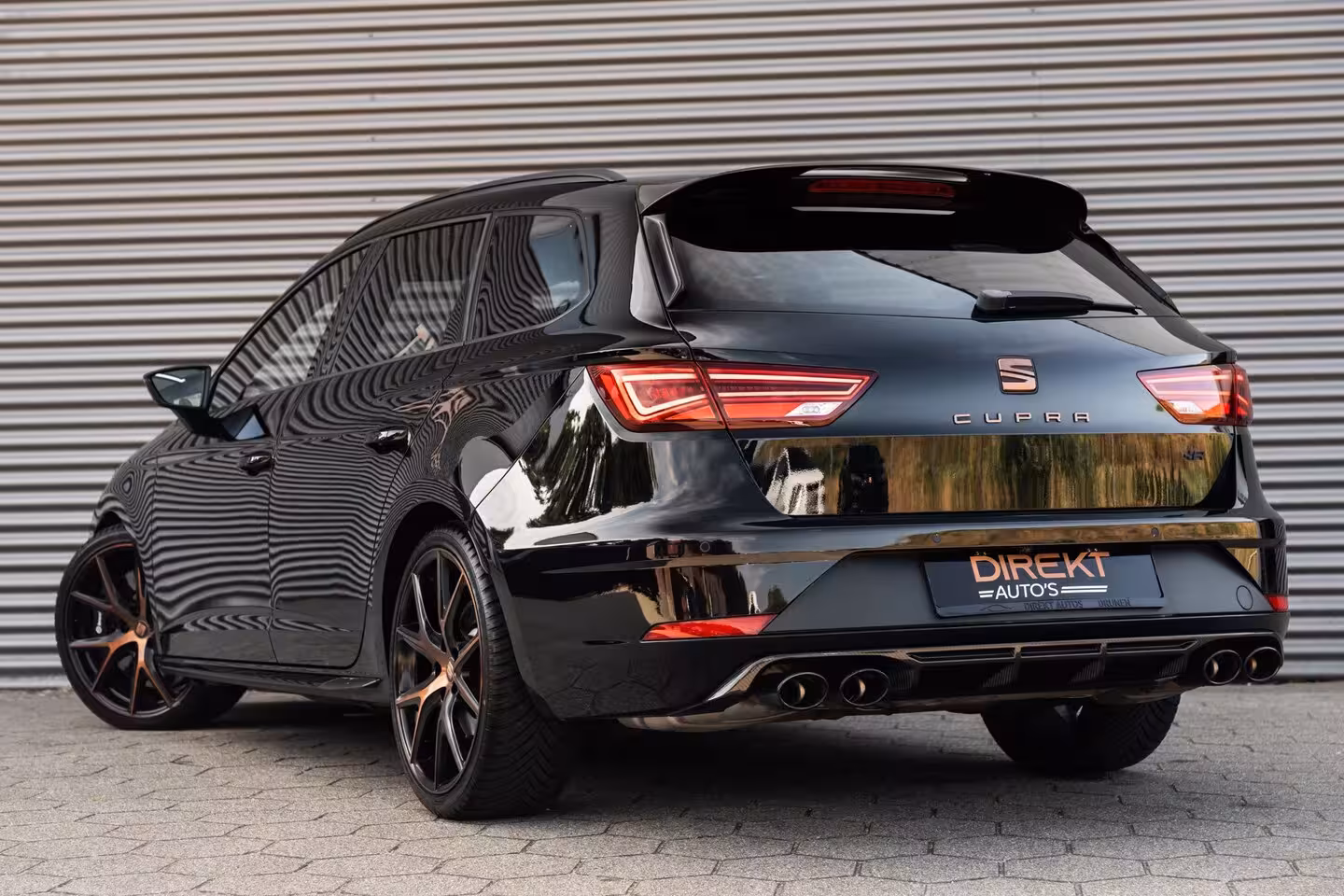 Seat Leon ST 2.0 TSI CUPRA R 4DRIVE PANO CARBON BREMBO BEATS