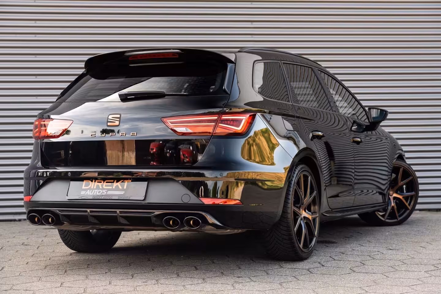 Seat Leon ST 2.0 TSI CUPRA R 4DRIVE PANO CARBON BREMBO BEATS