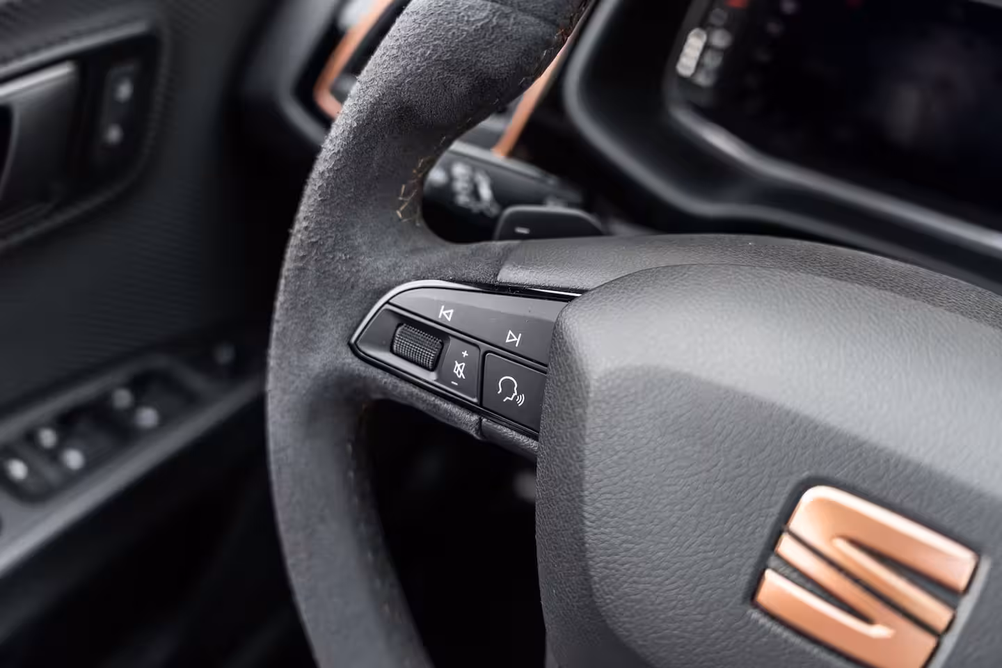 Seat Leon ST 2.0 TSI CUPRA R 4DRIVE PANO CARBON BREMBO BEATS