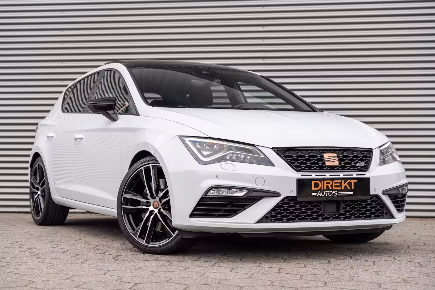 Seat Leon 2.0 TSI CUPRA PANORAMA BEATS VIRTUAL APPLE CARPLAY