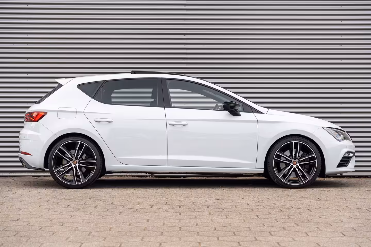Seat Leon 2.0 TSI CUPRA PANORAMA BEATS VIRTUAL APPLE CARPLAY