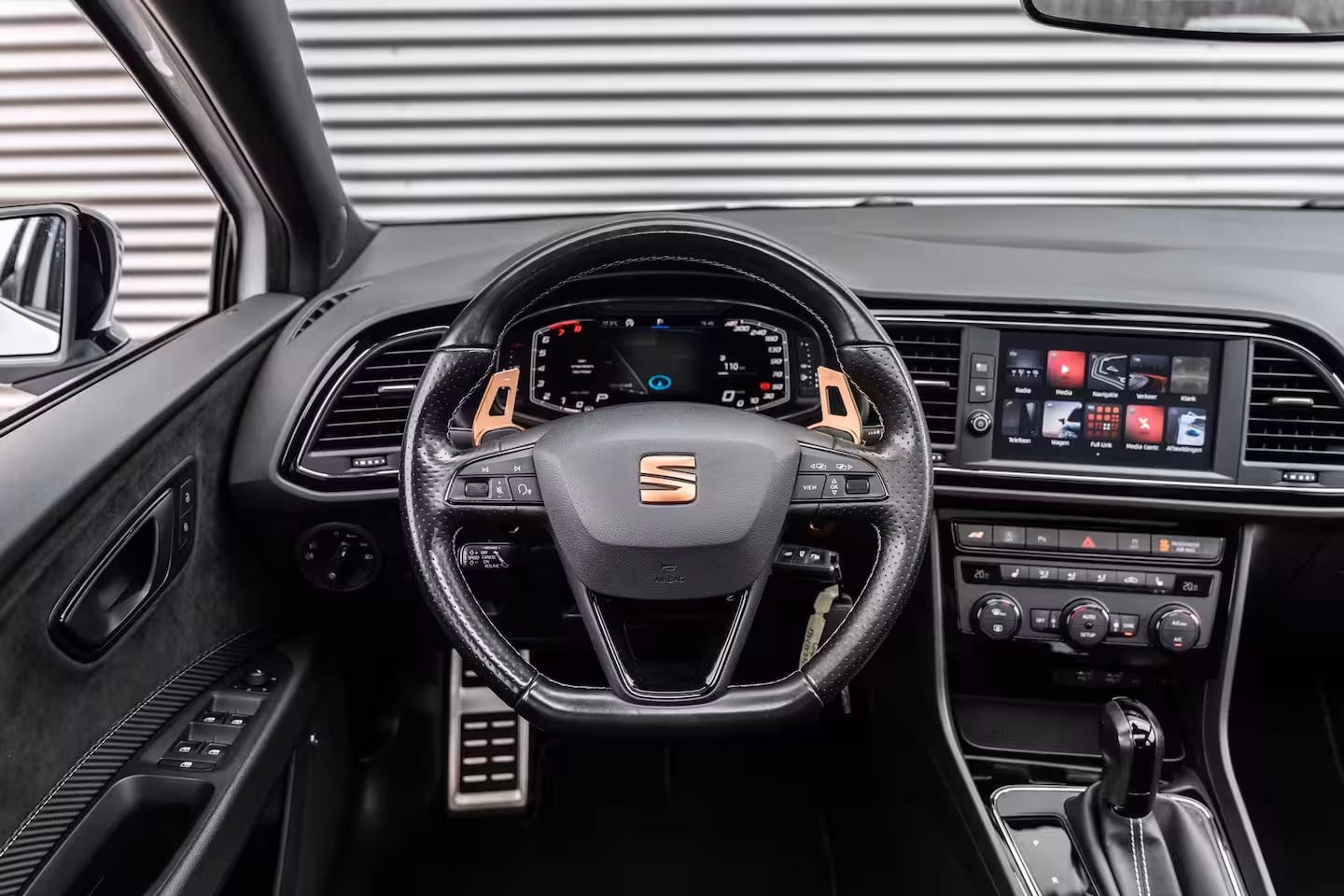 Seat Leon 2.0 TSI CUPRA PANORAMA BEATS VIRTUAL APPLE CARPLAY