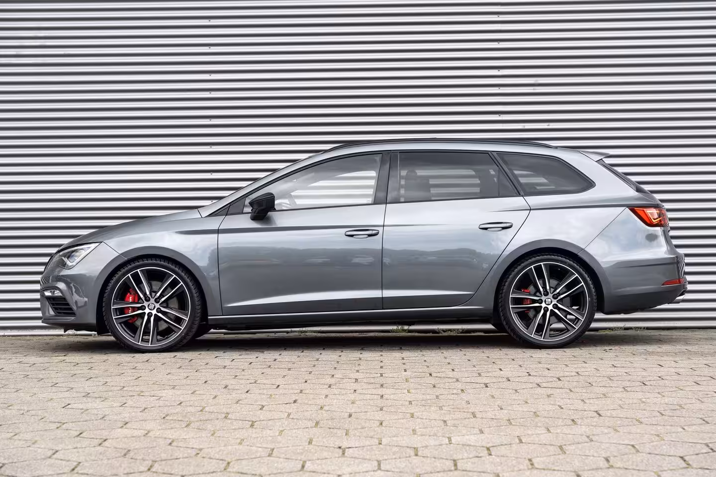 Seat Leon ST 2.0 TSI CUPRA 300 4DRIVE PANO SEATSOUND VIRTUAL