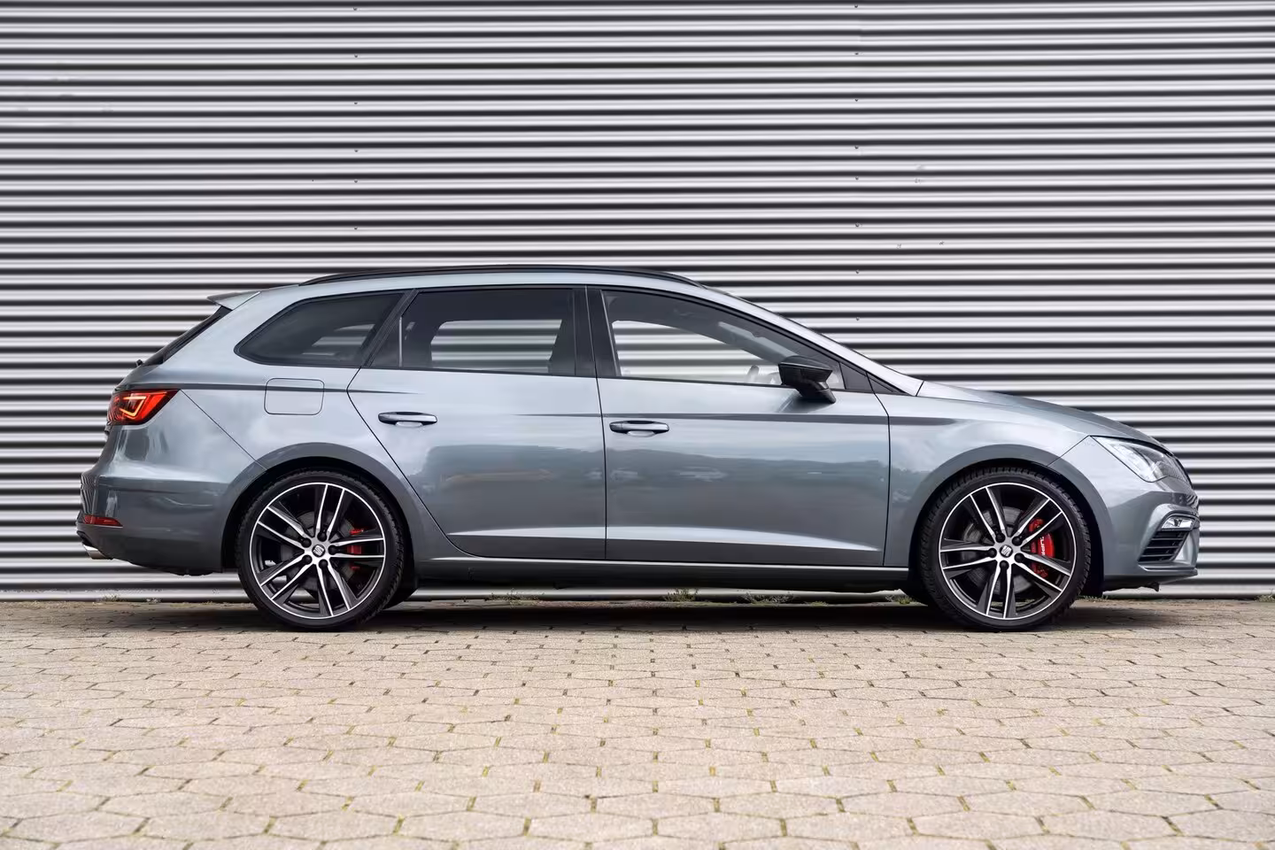 Seat Leon ST 2.0 TSI CUPRA 300 4DRIVE PANO SEATSOUND VIRTUAL