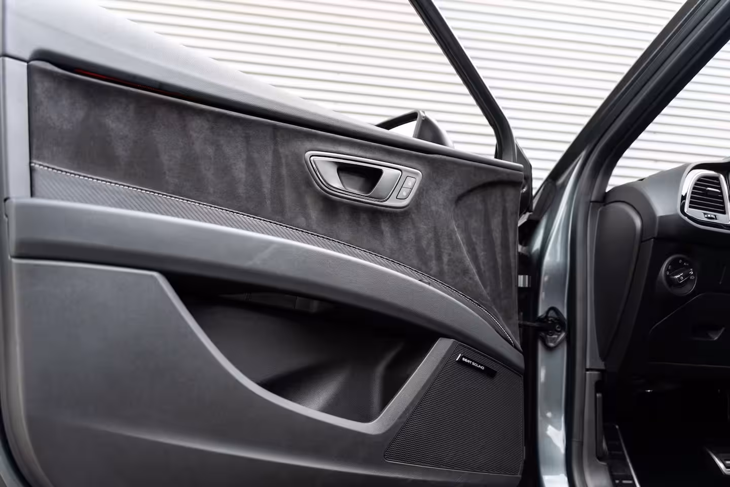 Seat Leon ST 2.0 TSI CUPRA 300 4DRIVE PANO SEATSOUND VIRTUAL