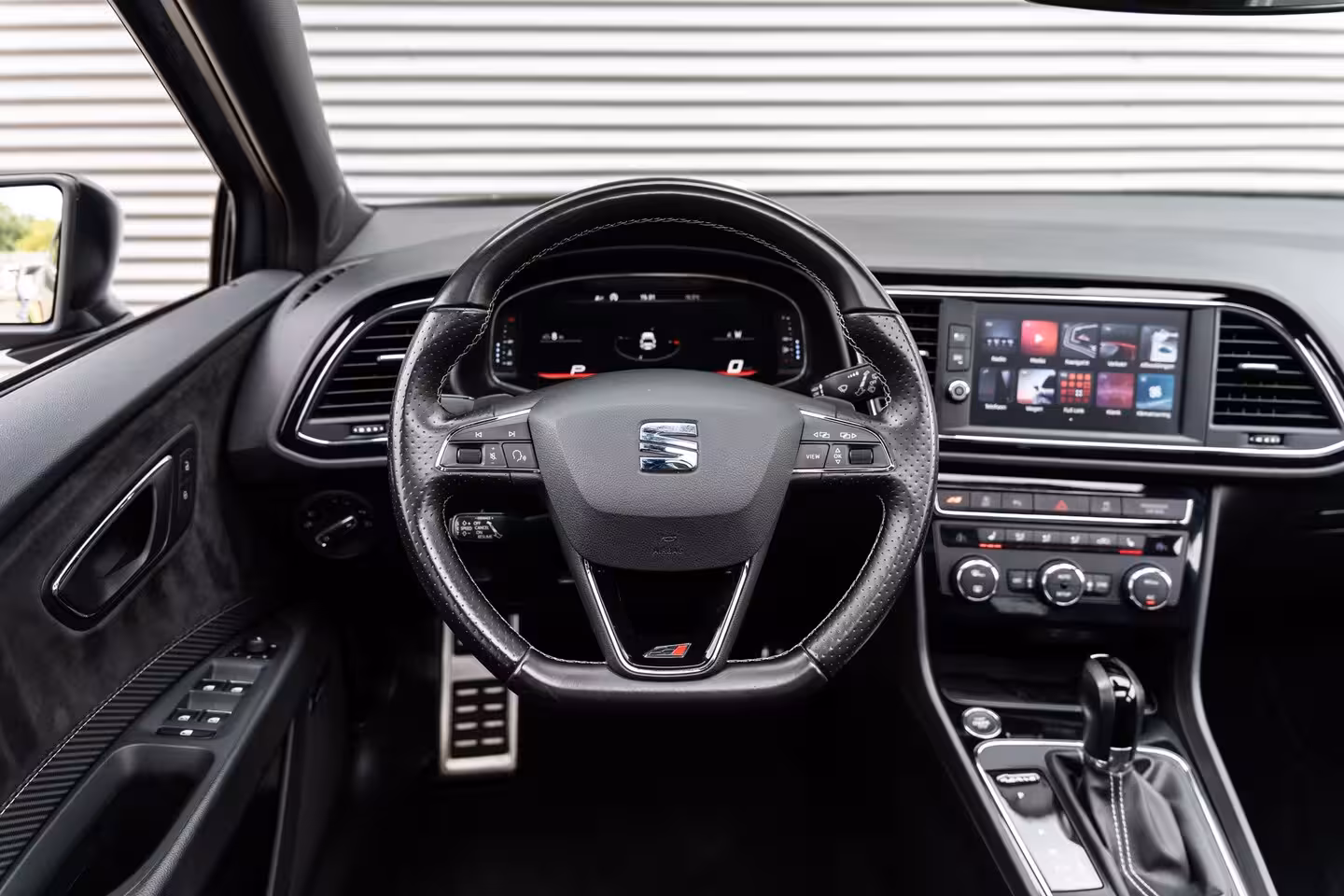Seat Leon ST 2.0 TSI CUPRA 300 4DRIVE PANO SEATSOUND VIRTUAL