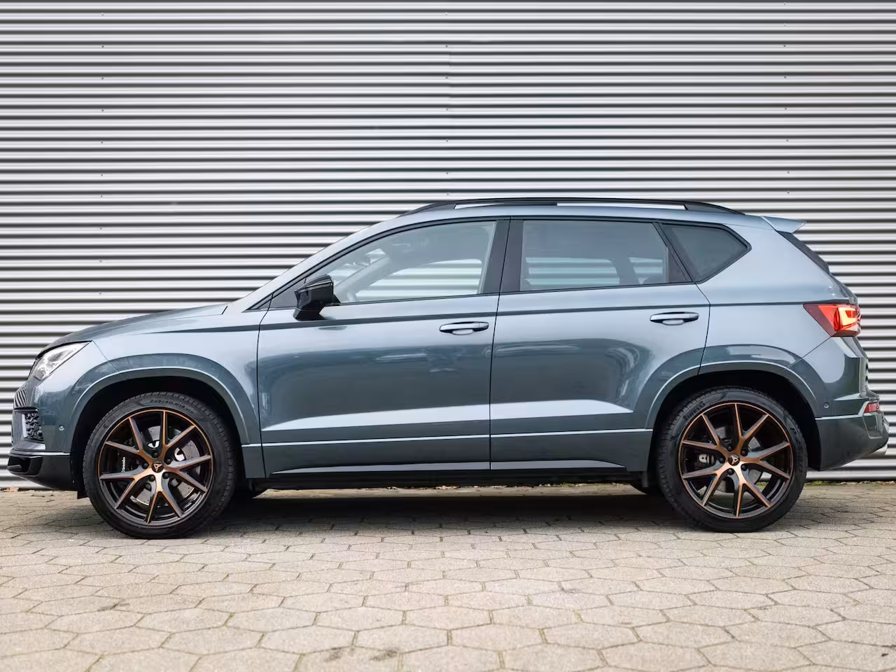 Cupra Ateca 2.0 TSI 4DRIVE PANO BREMBO BEATS KEYLESS VIRTUAL