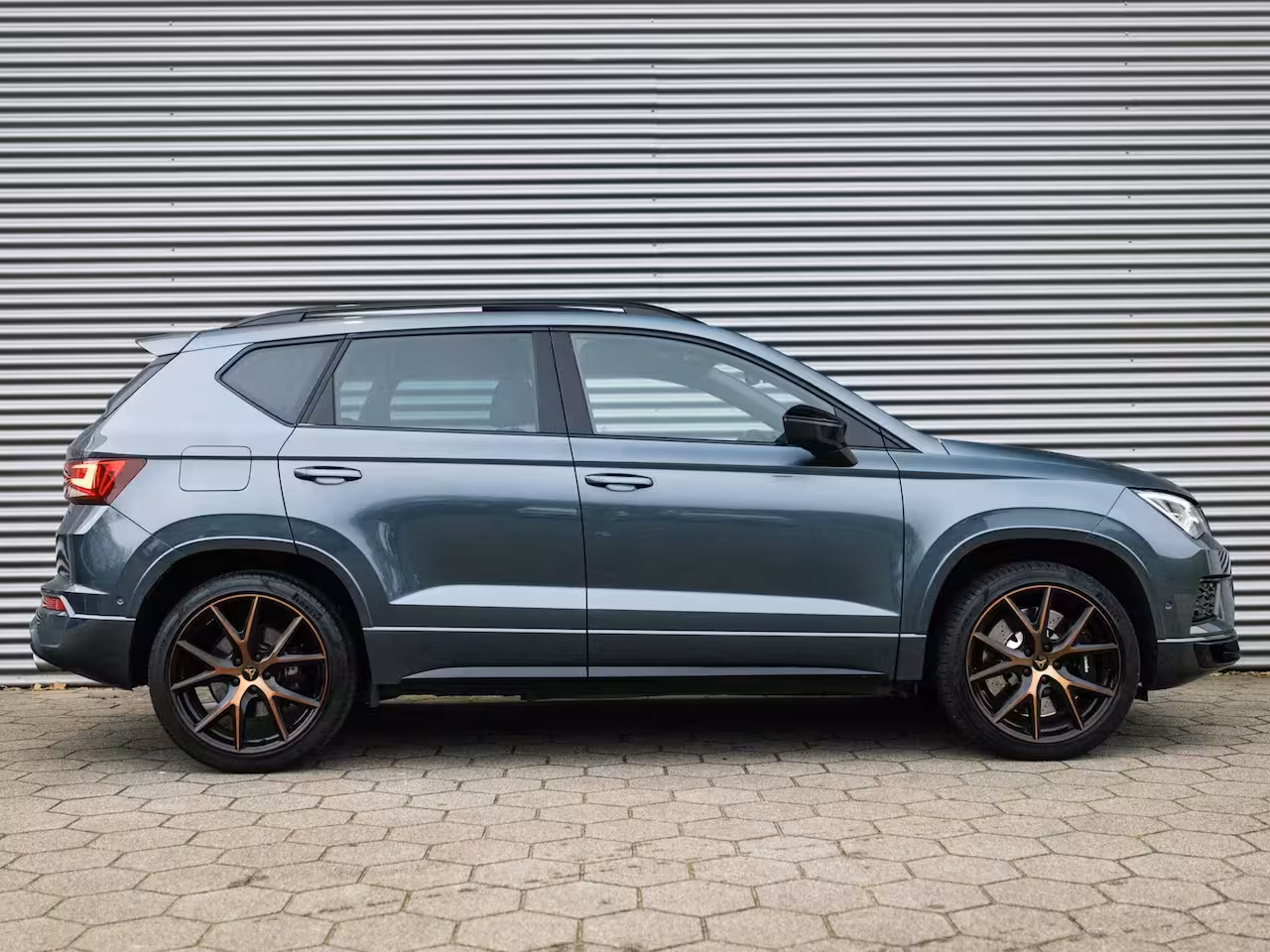 Cupra Ateca 2.0 TSI 4DRIVE PANO BREMBO BEATS KEYLESS VIRTUAL