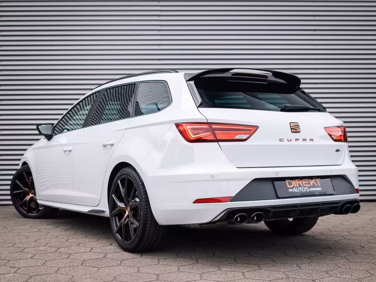 Seat Leon ST 2.0 TSI CUPRA R 4DRIVE PANO CARBON BREMBO BEATS