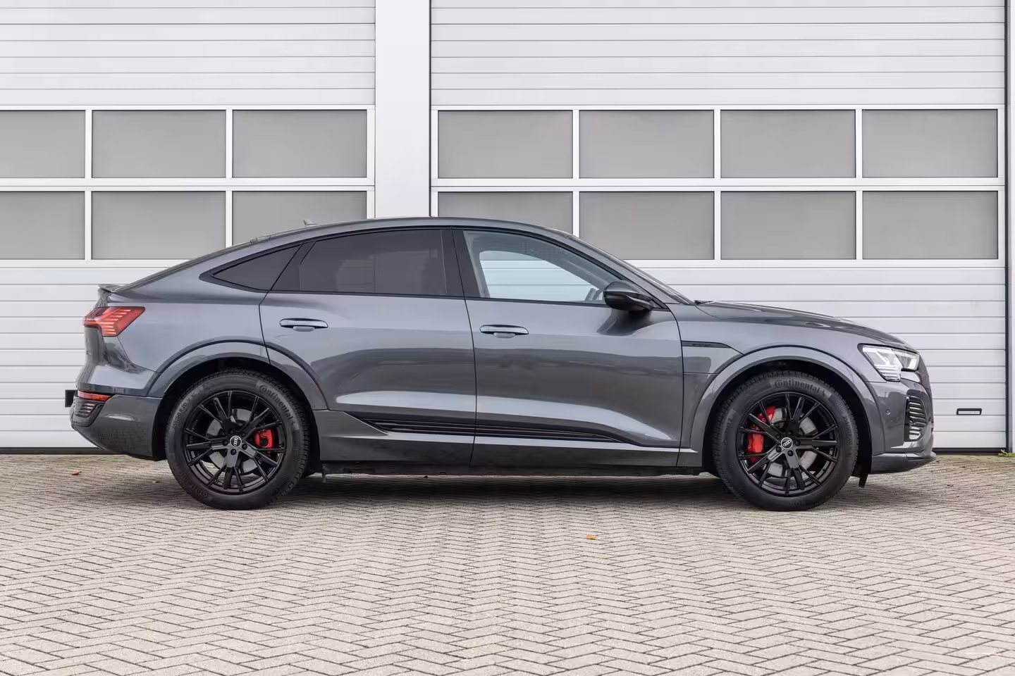 Audi Q8 Sportback e-tron 50 340pk quattro S edition 95 kWh | Panoramadak | Achteruitrijcamera | Luchtvering