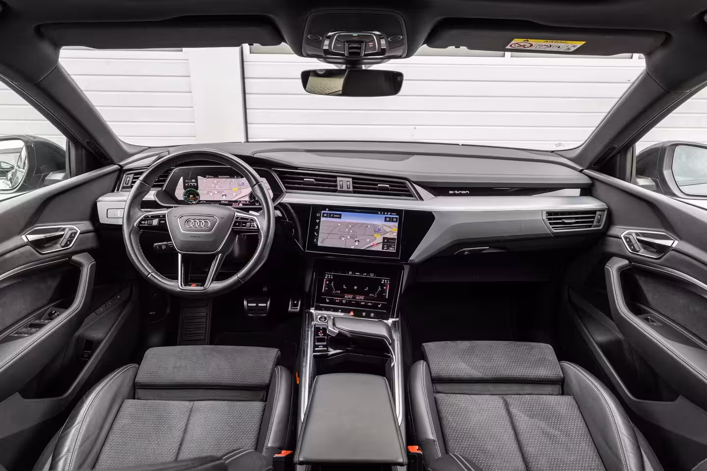 Audi Q8 Sportback e-tron 50 340pk quattro S edition 95 kWh | Panoramadak | Achteruitrijcamera | Luchtvering