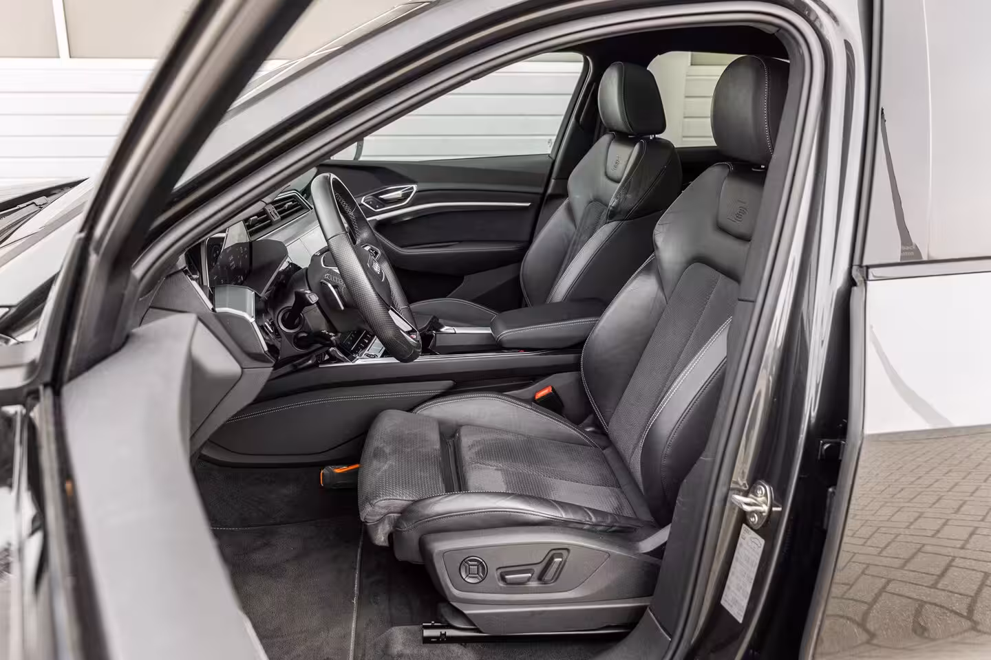 Audi Q8 Sportback e-tron 50 340pk quattro S edition 95 kWh | Panoramadak | Achteruitrijcamera | Luchtvering