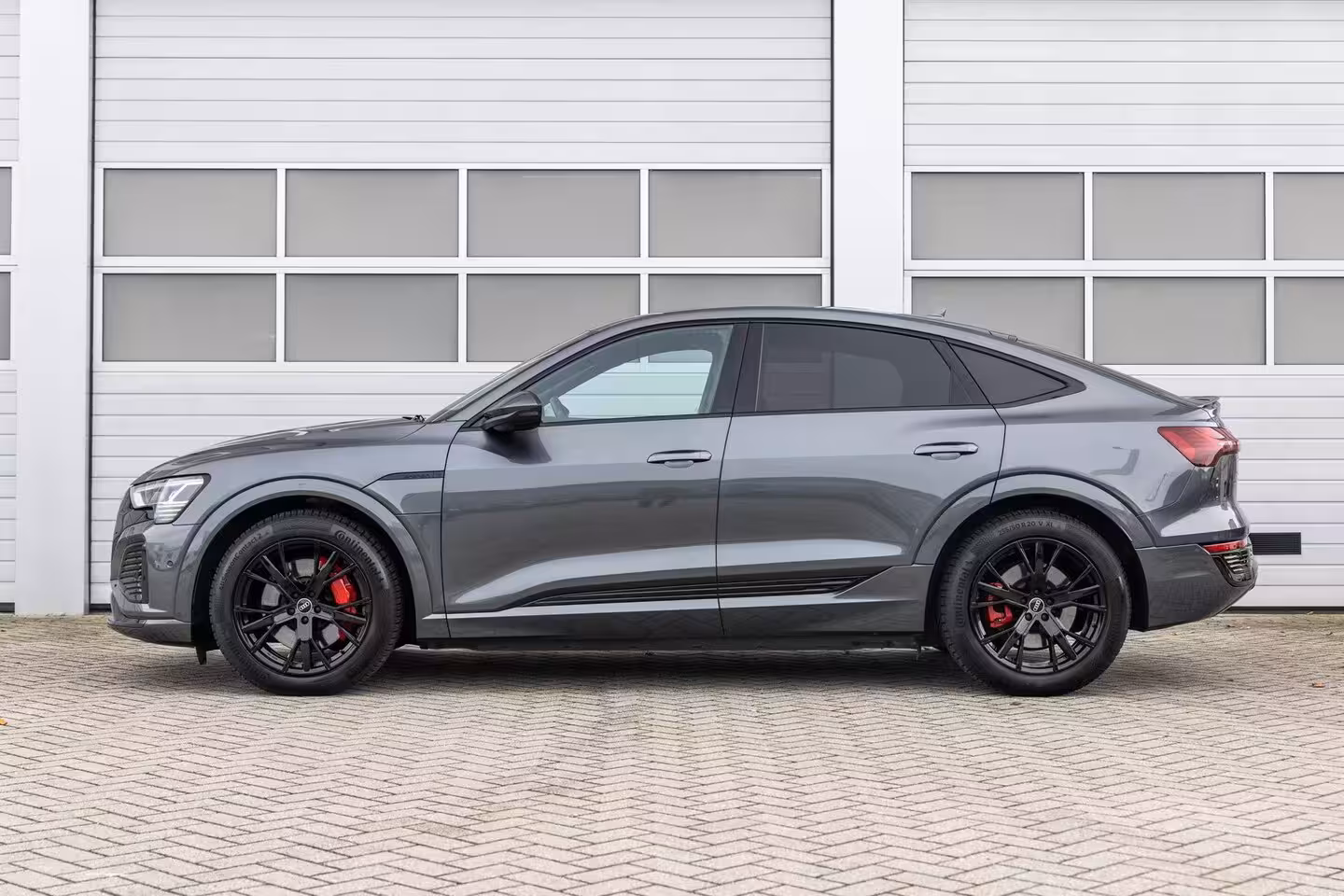 Audi Q8 Sportback e-tron 50 340pk quattro S edition 95 kWh | Panoramadak | Achteruitrijcamera | Luchtvering