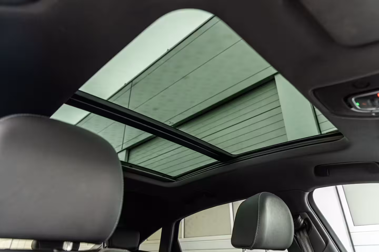 Audi Q8 Sportback e-tron 50 340pk quattro S edition 95 kWh | Panoramadak | Achteruitrijcamera | Luchtvering