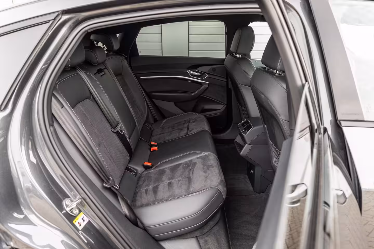 Audi Q8 Sportback e-tron 50 340pk quattro S edition 95 kWh | Panoramadak | Achteruitrijcamera | Luchtvering