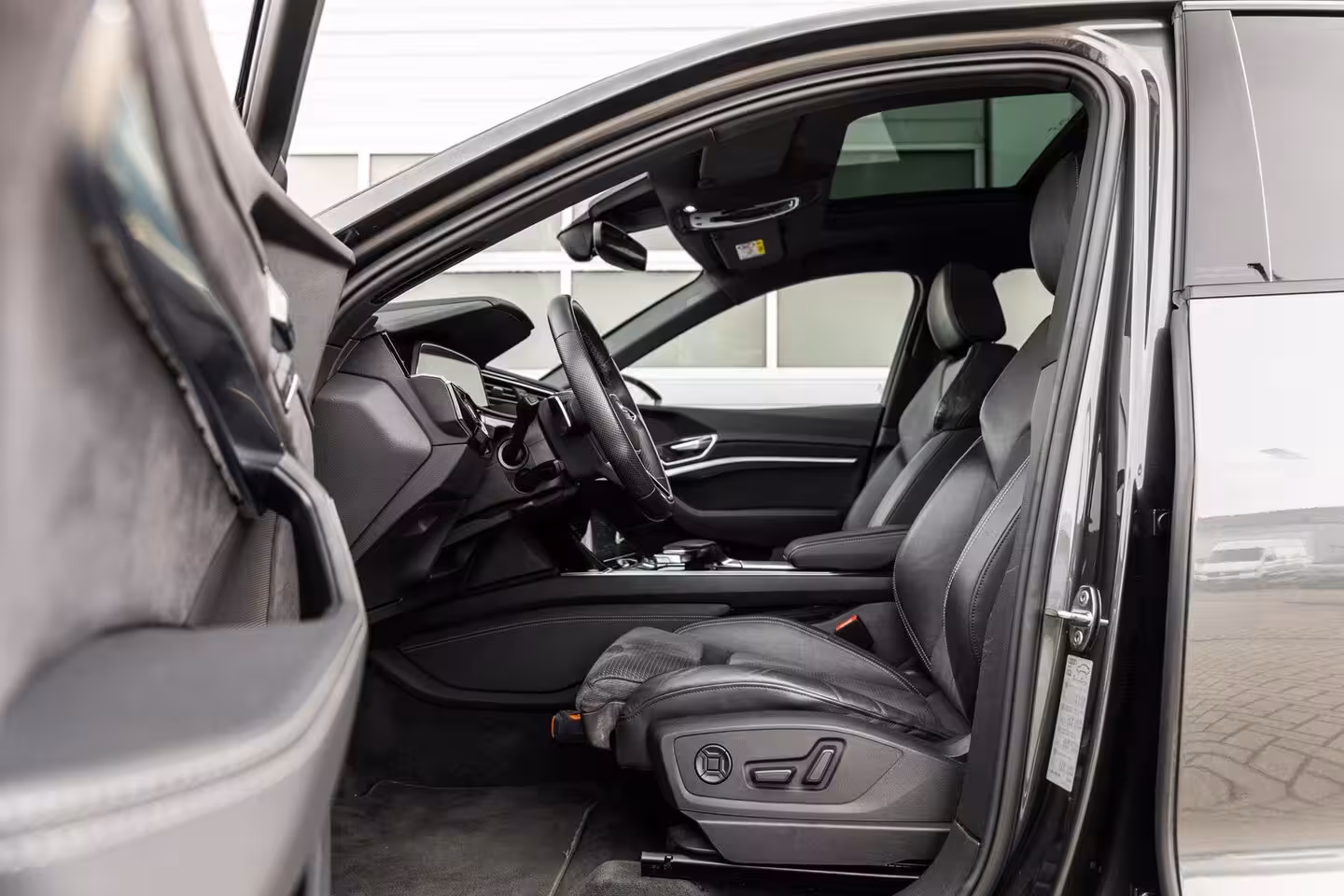 Audi Q8 Sportback e-tron 50 340pk quattro S edition 95 kWh | Panoramadak | Achteruitrijcamera | Luchtvering