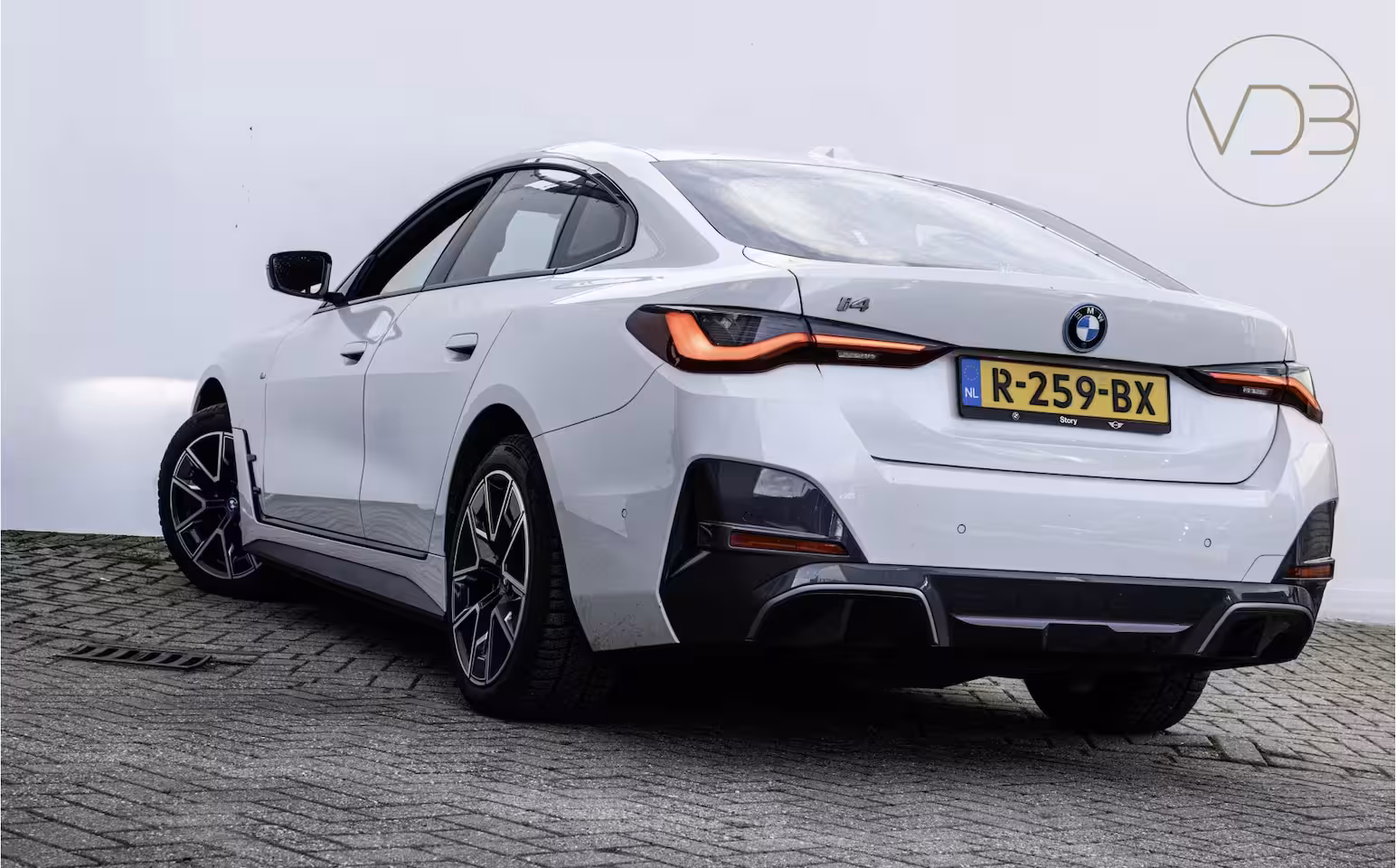 BMW i4 eDrive40 SOH 95, 4% M-SPORT High Executive 84 kWh 1e Eigenaar
