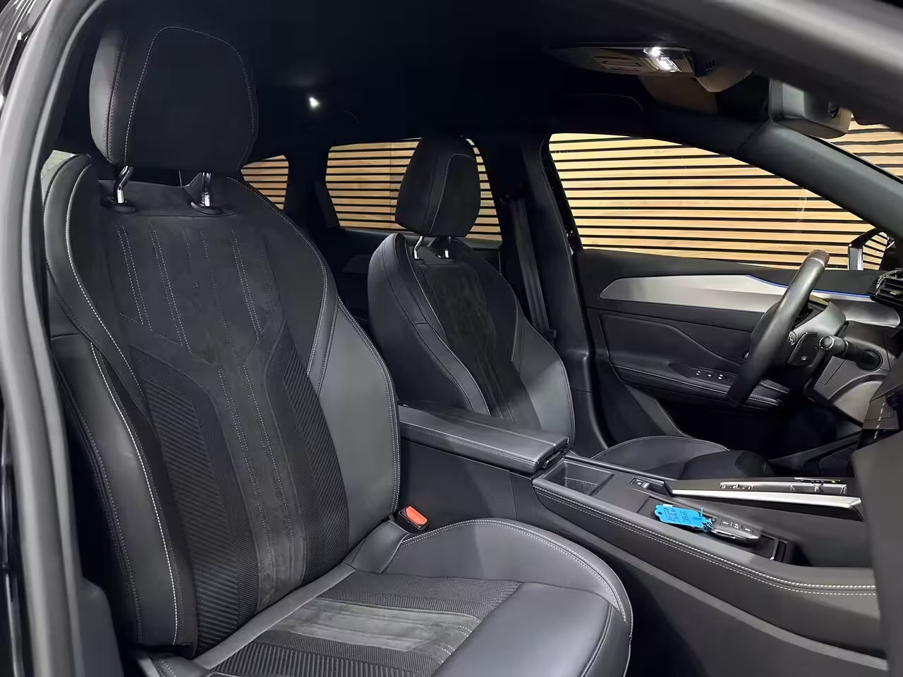 Peugeot 308 SW 1.6 Plug-in Hybrid 180 GT | 360° Camera | Matrix LED | Carplay | Alcantara | Massage | 18