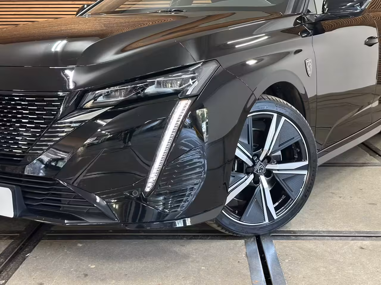 Peugeot 308 SW 1.6 Plug-in Hybrid 180 GT | 360° Camera | Matrix LED | Carplay | Alcantara | Massage | 18