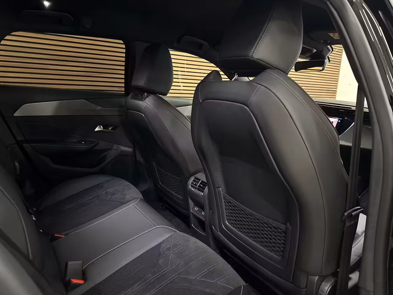 Peugeot 308 SW 1.6 Plug-in Hybrid 180 GT | 360° Camera | Matrix LED | Carplay | Alcantara | Massage | 18
