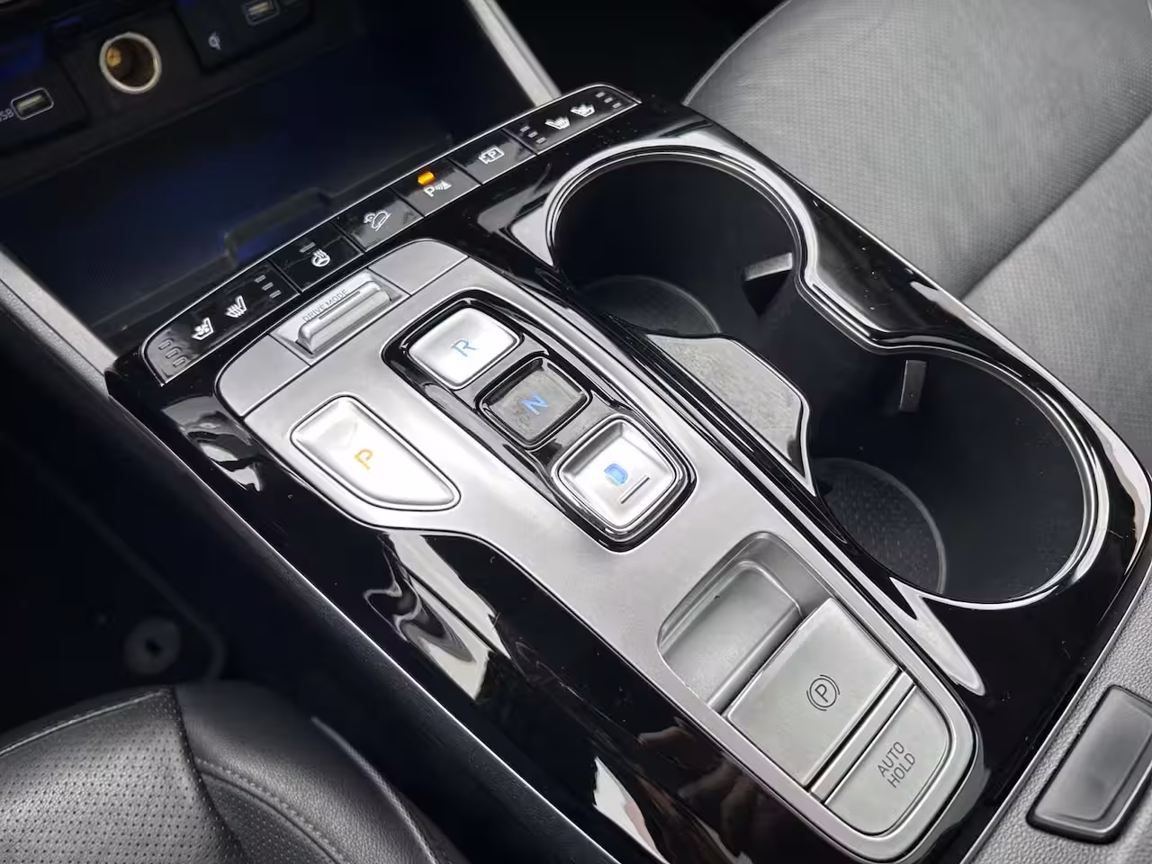 Hyundai Tucson 1.6 T-GDI HEV Premium Sky | + Winterbanden | 1650kg trekgewicht | Navi | 360 Camera | Stoe