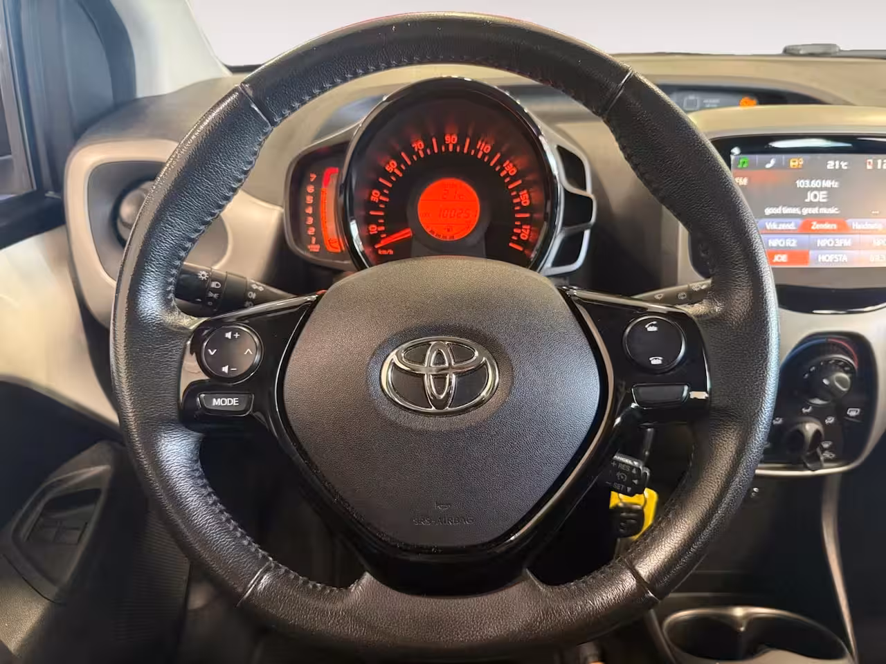 Toyota Aygo 1.0 VVT-i x-play *Telefoon*Camera*Airco*Cruise*Mooie Auto