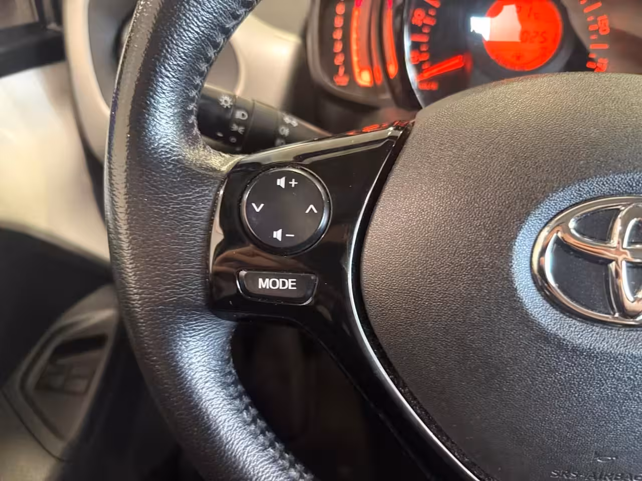 Toyota Aygo 1.0 VVT-i x-play *Telefoon*Camera*Airco*Cruise*Mooie Auto