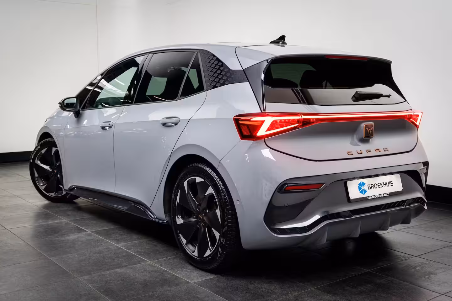 Cupra Born 62 kWh 204PK Adrenaline | PANORAMADAK | 19 INCH | NAVIGATIE | STOEL + STUURVERW. | HUD | W