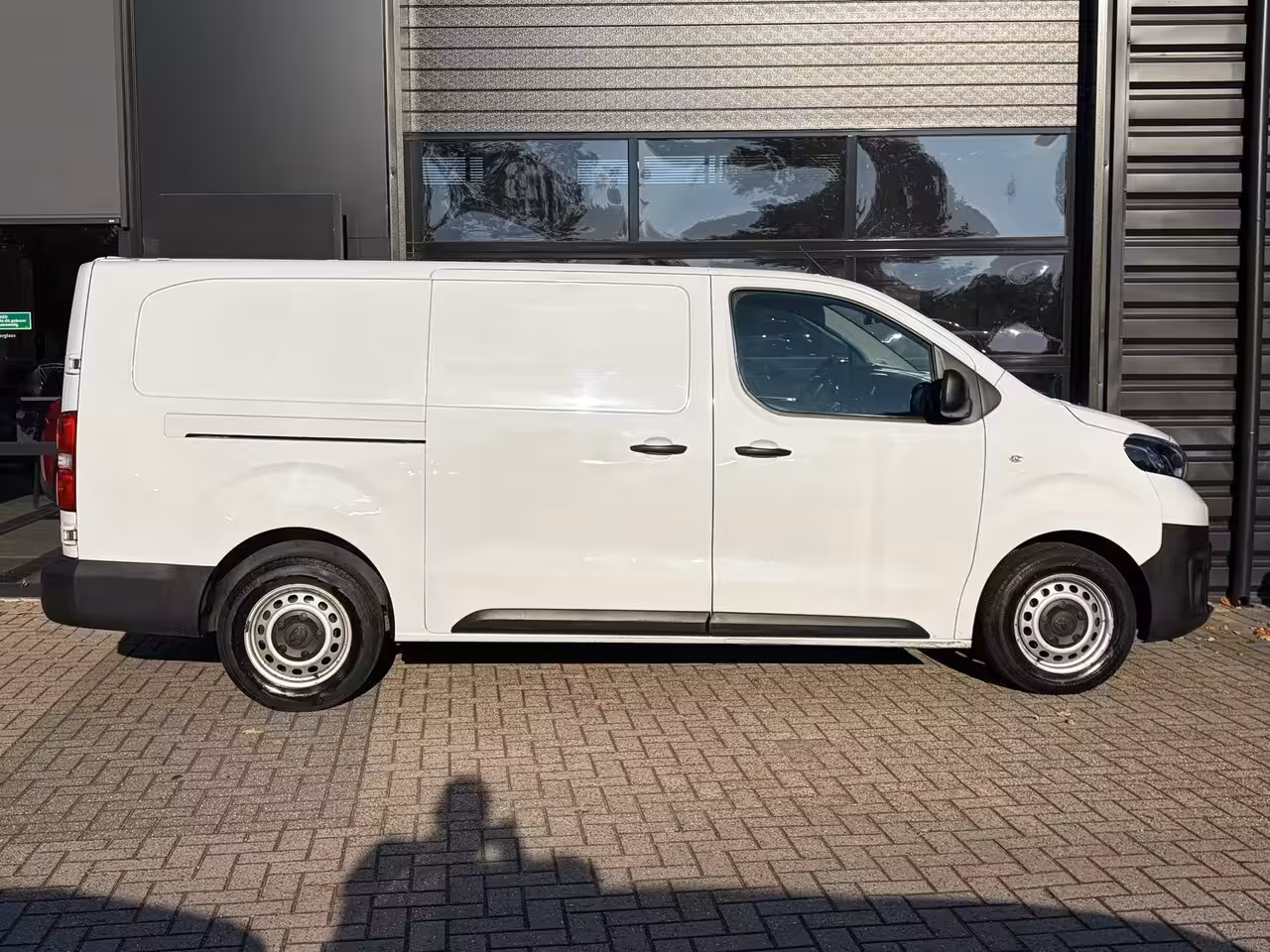 Toyota ProAce Worker 2.0 D-4D L3 145 PK Live Long | TREKHAAK| DEALER ONDERHOUDEN| EERSTE EIGENAAR| 3-PERSOONS|