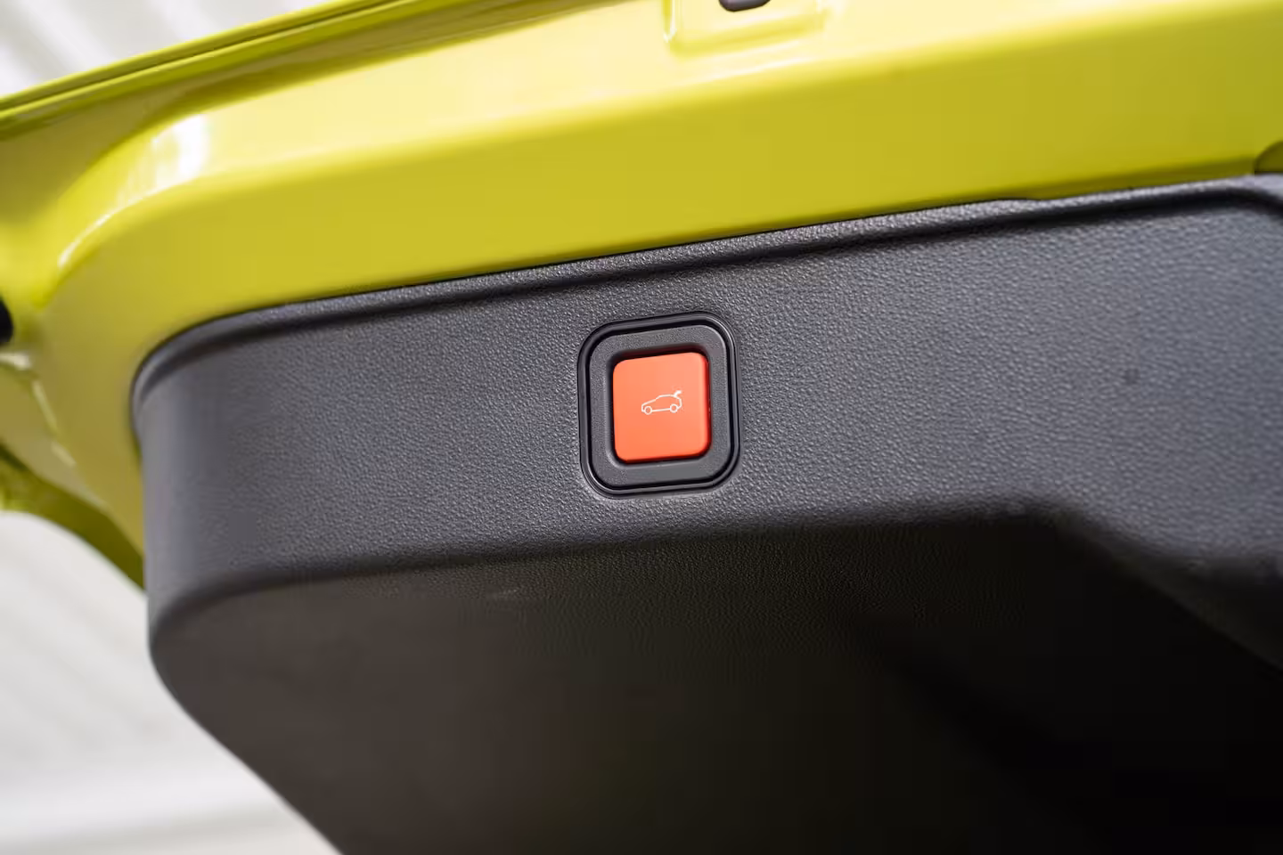Abarth 600e Scorpionissima 54 kWh | Tot 8 Jaar Garantie | Camera | Navigatie | 20 inch Lichtmetaal | S