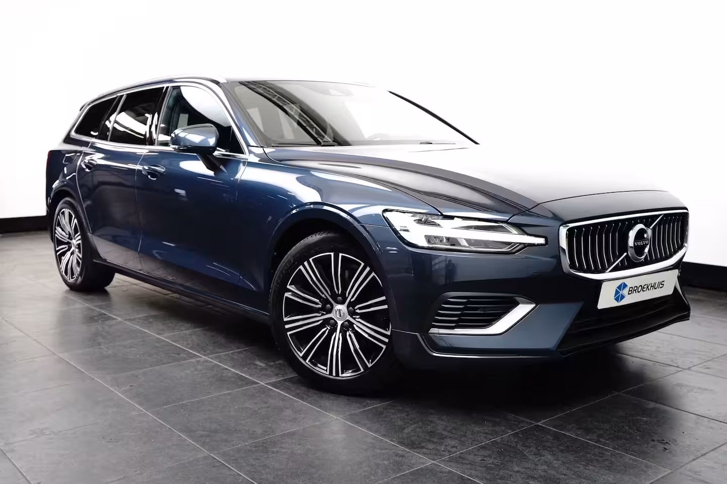Volvo V60 2.0 T6 Recharge AWD Inscription | Trekhaak | Adaptieve CC | Memory | Stoel & stuurverwarmi