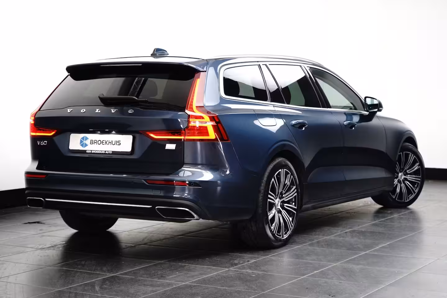 Volvo V60 2.0 T6 Recharge AWD Inscription | Trekhaak | Adaptieve CC | Memory | Stoel & stuurverwarmi
