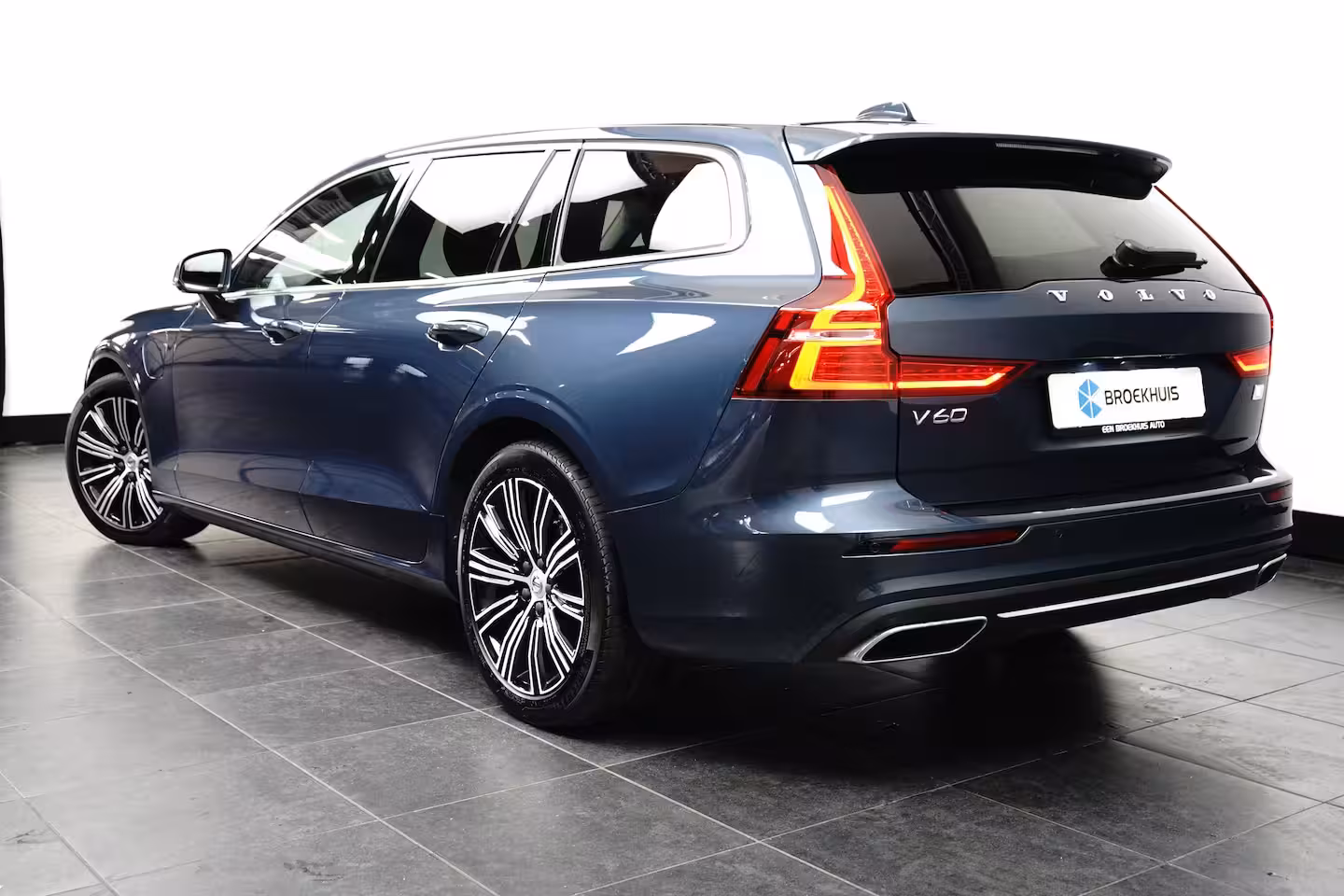 Volvo V60 2.0 T6 Recharge AWD Inscription | Trekhaak | Adaptieve CC | Memory | Stoel & stuurverwarmi