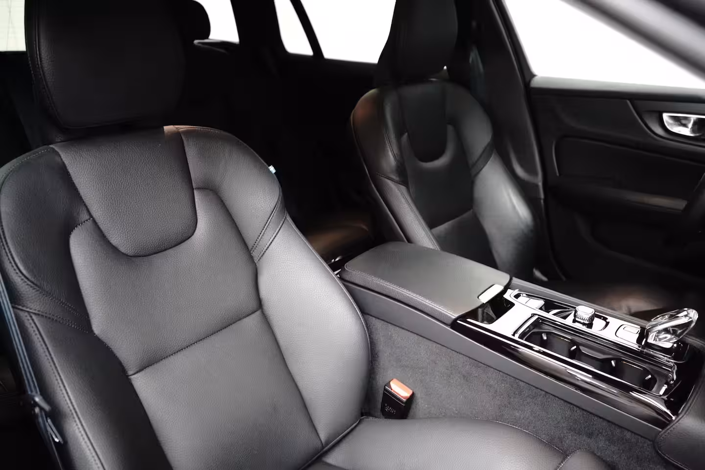 Volvo V60 2.0 T6 Recharge AWD Inscription | Trekhaak | Adaptieve CC | Memory | Stoel & stuurverwarmi