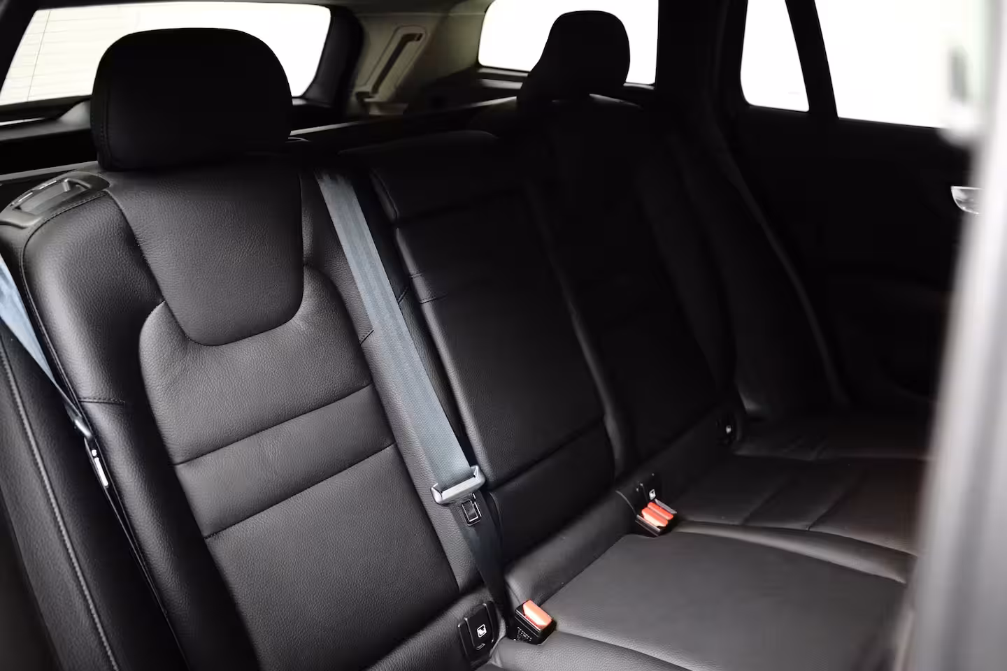 Volvo V60 2.0 T6 Recharge AWD Inscription | Trekhaak | Adaptieve CC | Memory | Stoel & stuurverwarmi