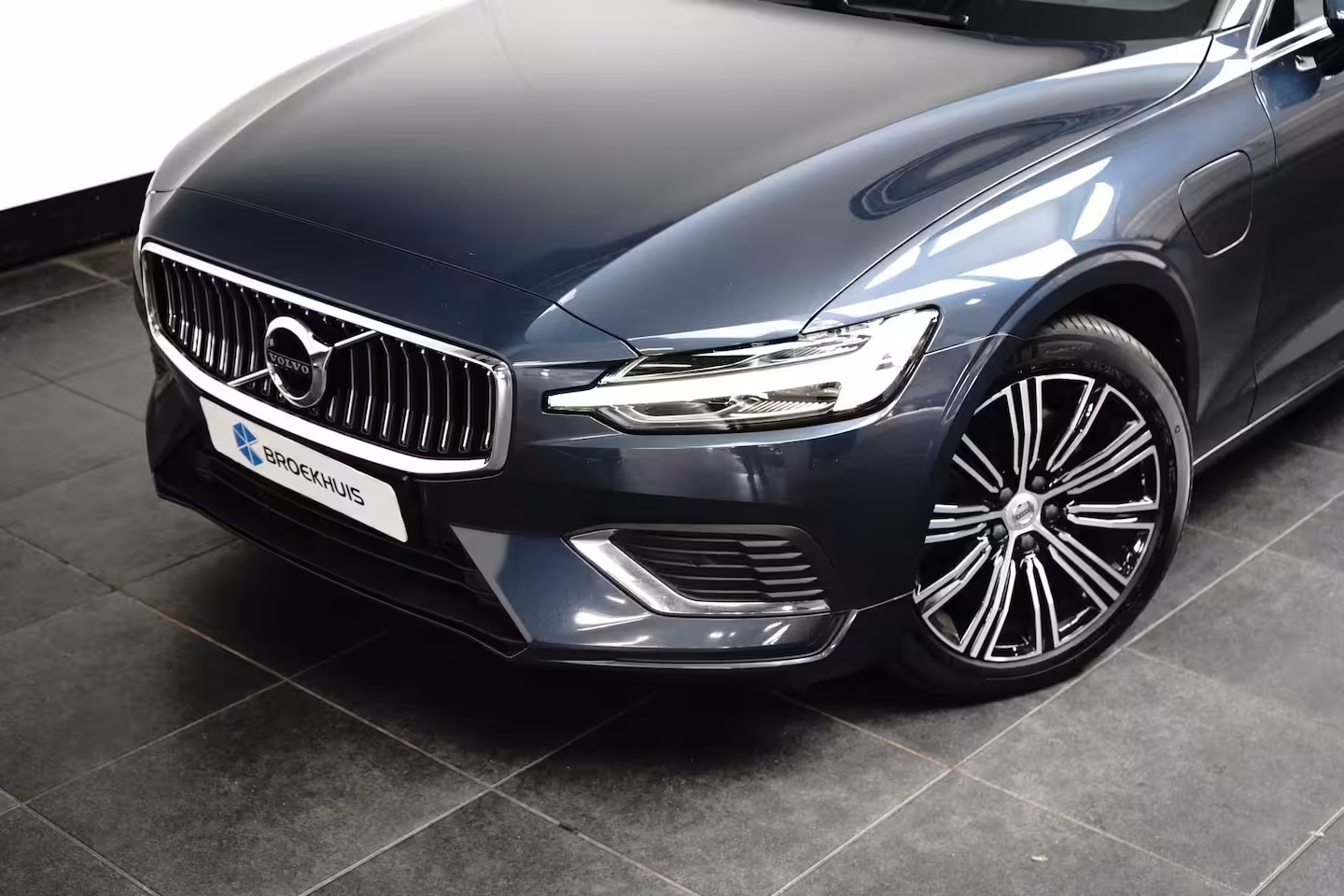 Volvo V60 2.0 T6 Recharge AWD Inscription | Trekhaak | Adaptieve CC | Memory | Stoel & stuurverwarmi