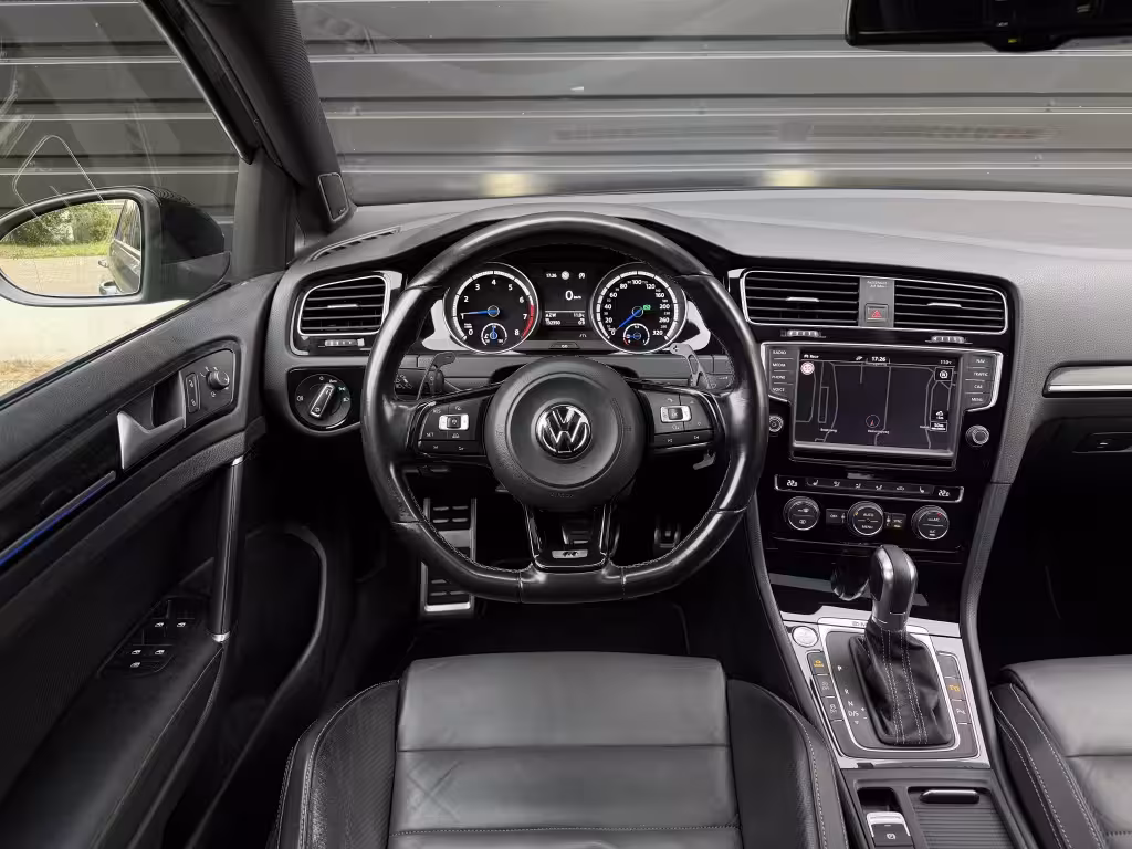Volkswagen Golf 2.0 TSI R 4MOTION PANO