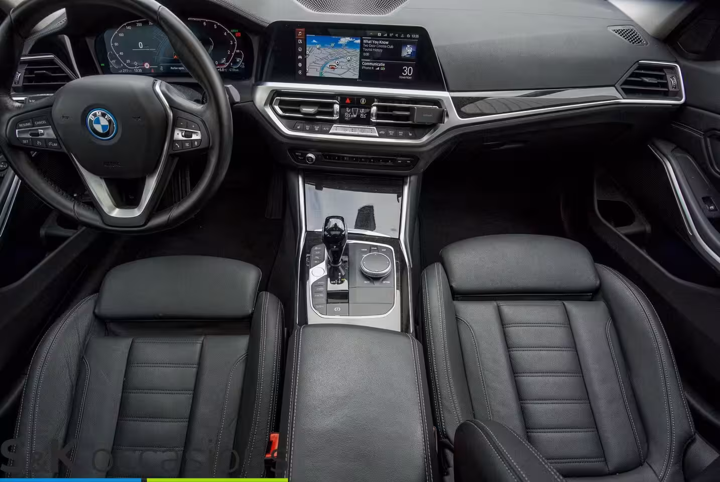 BMW 3-serie Touring 330e xDrive Pano Led Leder Business Edition Plus