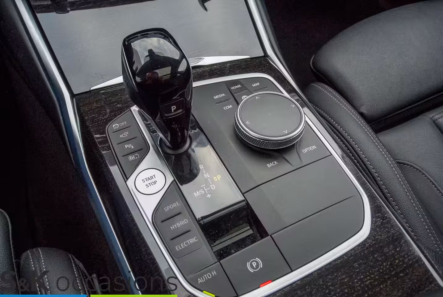 BMW 3-serie Touring 330e xDrive Pano Led Leder Business Edition Plus