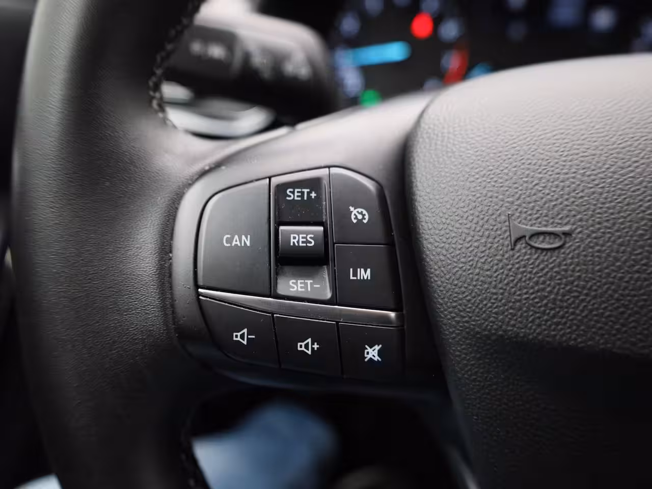 Ford Fiesta 1.0 EcoBoost Hybrid Titanium | AUTOMAAT | Cruise Control | Airco | Draadloos Opladen | Nav