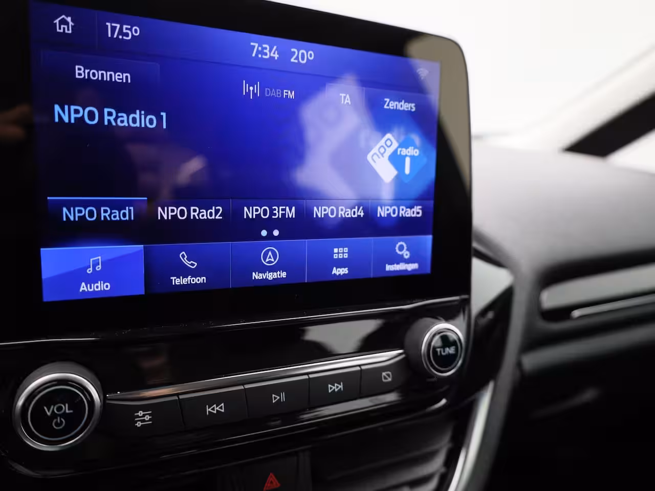 Ford Fiesta 1.0 EcoBoost Hybrid Titanium | AUTOMAAT | Cruise Control | Airco | Draadloos Opladen | Nav