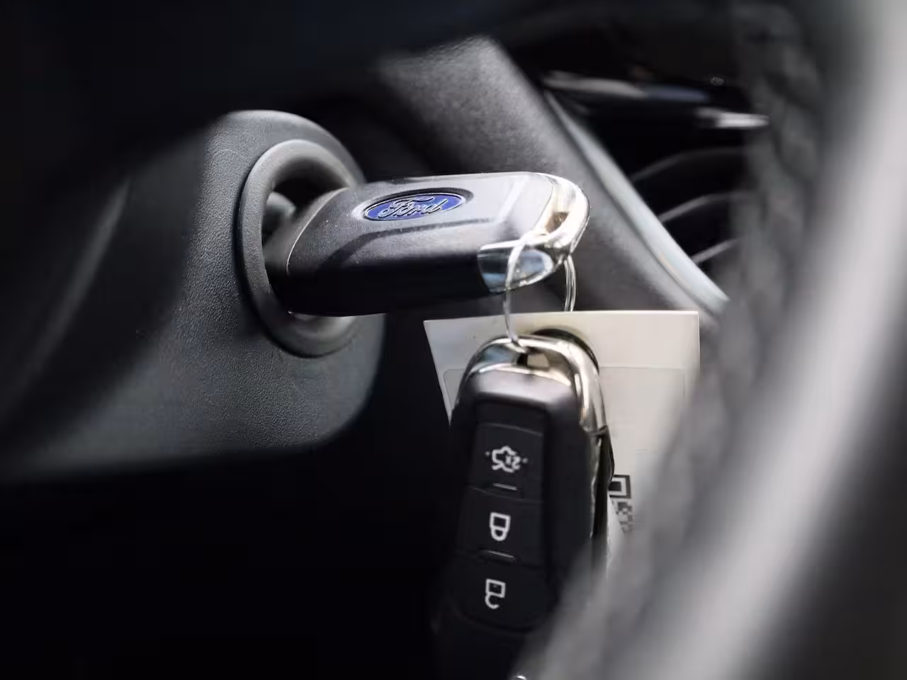 Ford Fiesta 1.0 EcoBoost Hybrid Titanium | AUTOMAAT | Cruise Control | Airco | Draadloos Opladen | Nav