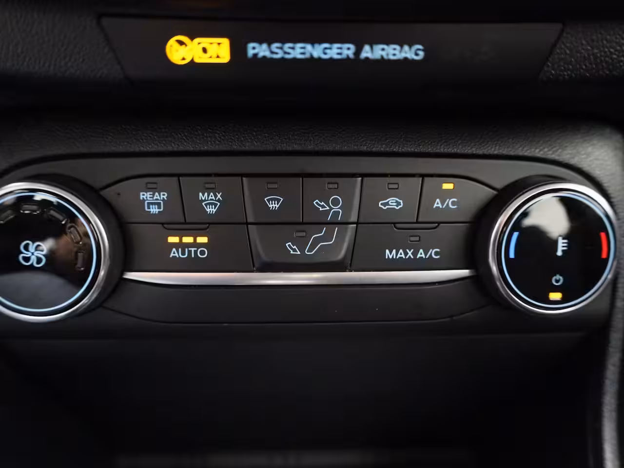 Ford Fiesta 1.0 EcoBoost Hybrid Titanium | AUTOMAAT | Cruise Control | Airco | Draadloos Opladen | Nav